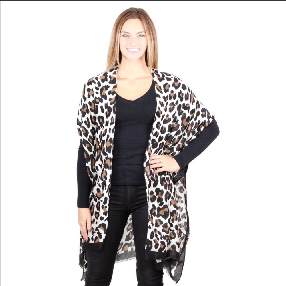 💕Brand Nee💕 Leopard print Kimonos